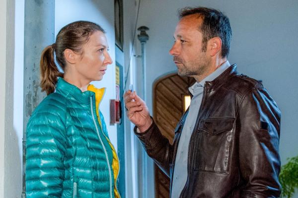 Bild 1 von 26: Im Bild: Julia Kronenberg (Birgit Jochberger), Gerald Votava (Matteo Scheuch).
