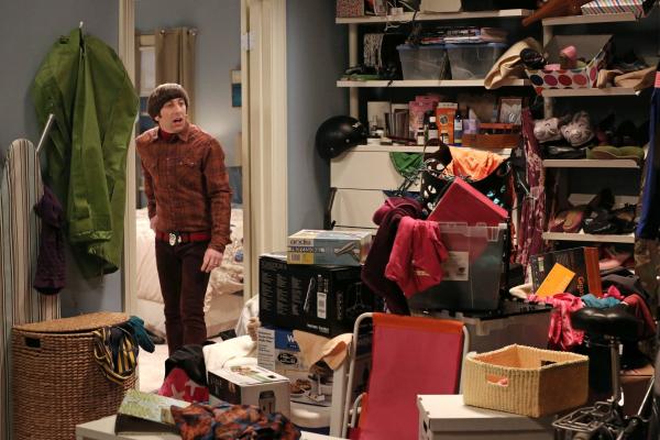 Bild 1 von 12: Um Ordnung in ihre Abstellkammer zu bekommen, haben Howard (Simon Helberg) und Bernadette eine ganz besondere Idee ...