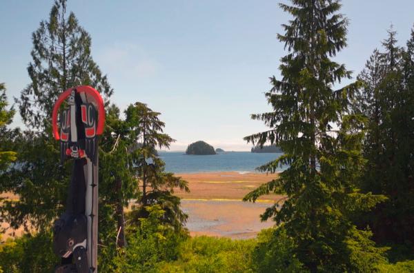 Bild 1 von 4: Die indigenen Gemeinschaften Kanadas setzen sich für den Schutz des Ökosystems ein. Auch die biologische Forschung stützt sich zunehmend auf das Wissen der kanadischen Ureinwohner.