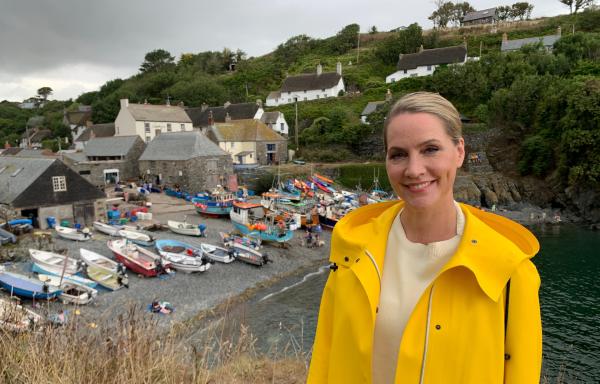 Bild 1 von 2: Das Fischerdorf Cadgwith ist nur eine von zahlreichen Stationen auf Judith Rakers' Reise im Südwesten Englands. Hier wurden unter anderem Rosamunde Pilcher Filme gedreht.