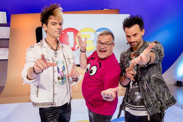 Bild 1 von 3: Die Ehrlich Brothers Chris (l.) und Andreas (r.) testen mit ihren Illusionen bei \