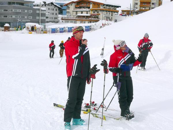 Bild 1 von 6: Im Bild: Skilehrer der Bundeskiakademie.