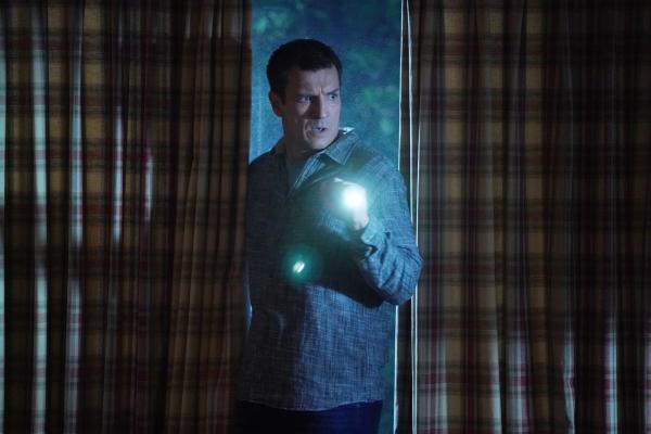 Bild 1 von 2: John Nolan (Nathan Fillion) geht seinem Verdacht nach dem Maulwurf des LAPD nach.