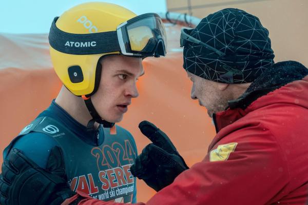 Bild 1 von 1: Im Bild (v.li.): David-Joel Oberholzer (Bobby Harrer), Simon Hatzl (Stefan Veighofer).