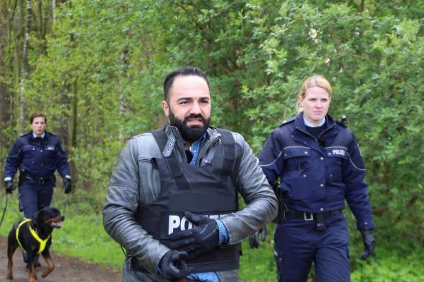 Bild 1 von 6: Die Ruhrpottwache: Ob spektakuläre Verfolgungsjagden, Explosionen, Helikoptereinsätze oder die schwierige Suche nach einem Beweisstück - die Ermittler der Hauptwache Duisburg Nord brauchen ihr ganzes Knowhow, um die Täter zu fassen ...