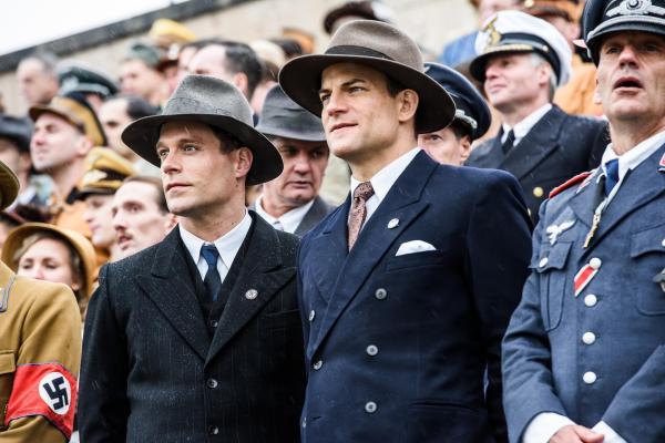 Bild 1 von 14: Im Bild: Ken Duken (Adi Dassler), Torben Liebrecht (Rudi Dassler).