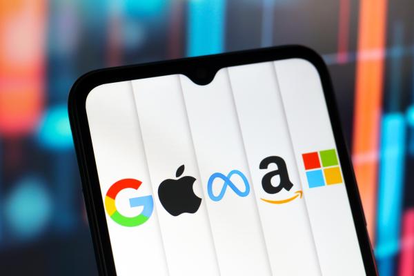 Bild 1 von 1: Ob im World-Wide-Web oder auf dem Smartphone: Die großen Konzerne sammeln überall Daten, um sie auf die unterschiedlichste Art und Weise zusammenzuführen. Google, Apple, Facebook (Meta), Amazon und Microsoft arbeiten zusammen, um eine wirksame Kontrolle ihrer Datensammelwut zu verhindern.