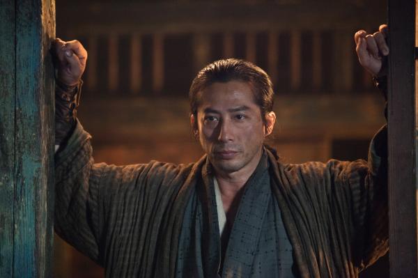 Bild 1 von 14: Oishi (Hiroyuki Sanada) und seine 46 Samrau-Krieger finden sich plötzlich als herrenlose Ronin-Krieger wieder, als ihr Anführer von dem grausamen Lord Kira auf heimtückische Weise ermordet wird. Doch die Krieger sind entschlossen, dessen unheilvoller Herschafft ein Ende zu setzen - koste es was wolle ...