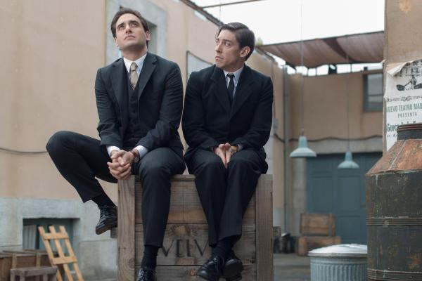 Bild 1 von 6: Jonás Infantes (Llorenç González, l.); Pedro Infantes (Adrián Lastra, r.)