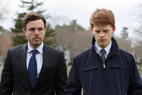 Bild 1 von 7: Lee Chandler (Casey Affleck, l.); Patrick (Lucas Hedges, r.)