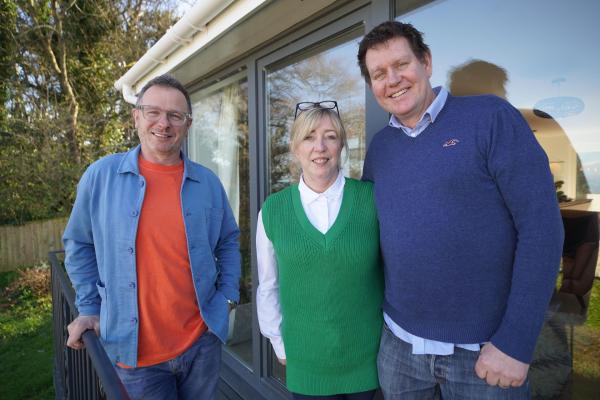 Bild 1 von 5: (v.l.n.r.) Mark Millar; Jackie; Kevin