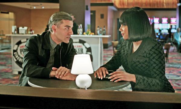 Bild 1 von 5: La Linda (Tiffany Haddish, r.) erkennt das besondere Talent von William (Oscar Isaac, l.) und bietet ihm ihre Zusammenarbeit an.