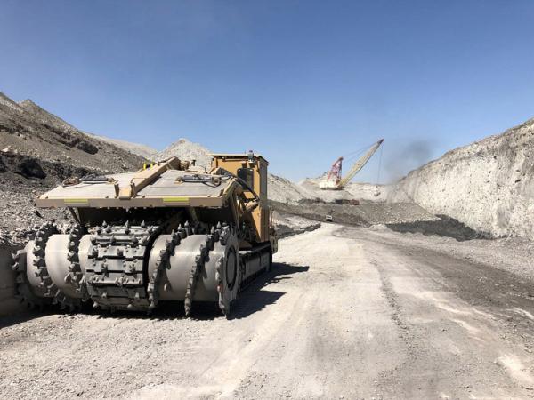 Bild 1 von 2: Der Rock Hawg 1475 XL kann Straßen, Tunnel, Flughäfen und U-Bahn-Stationen bauen und ist effizienter als 15 Standardbagger.