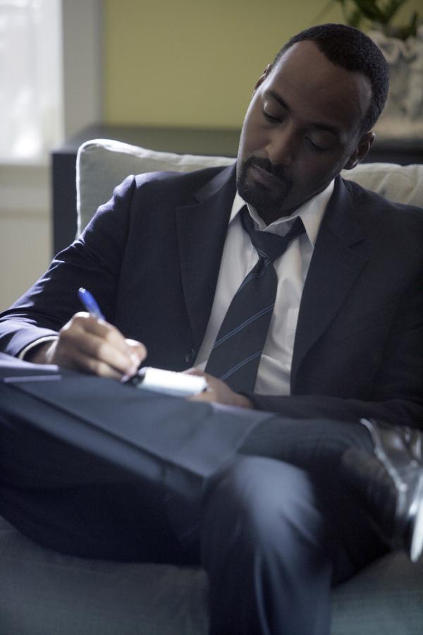 Bild 1 von 8: Jesse L. Martin as Detective Ed Green -- NBC
