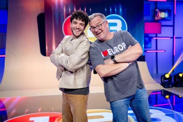 Bild 1 von 2: Studiogast Luca Hänni erzählt von den Bergen seiner Schweizer Heimat.© ZDF/Ruppografie - Nadine Rupp - Honorarfreie Verwendung gemäß AGB im engen inhaltlichen redaktionellen Zusammenhang mit genannter Sendung bei Nennung \