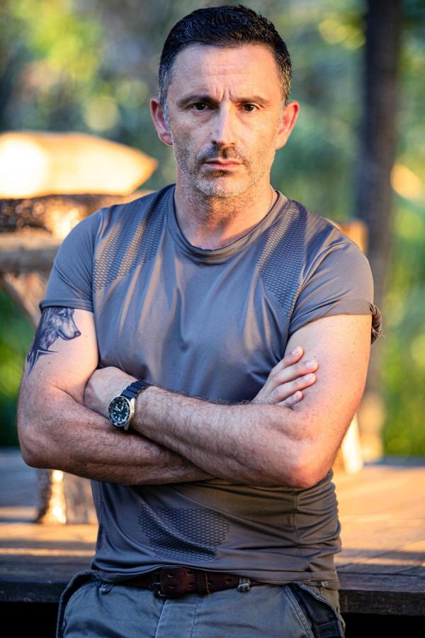 Bild 1 von 3: Im Bild: Daniel Caltagirone (Will 'Wolfie' Arnot).