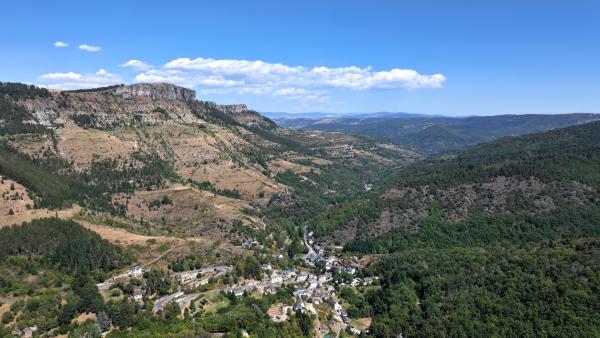 Bild 1 von 4: Frankreichs wilder Süden - Der Nationalpark Cevennen ist von kargen Hochebenen, Gebirgsmassiven und tiefen Schluchten geprägt.