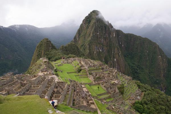 Bild 1 von 6: Geheimnisvolle Inkastadt: Die Ruinen von Machu Picchu im Hochland von Peru.
