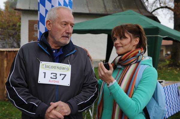 Bild 1 von 11: Alfons (Sepp Schauer, l.); Sabrina (Sarah Elena Timpe, r.)