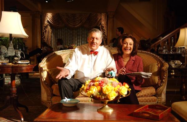 Bild 1 von 14: Sind begeistert von der Arbeit, die ihre Enkelin Rory im Frauenverein leistet: Richard (Edward Herrmann, l.) und Emily Gilmore (Kelly Bishop, r.) ...