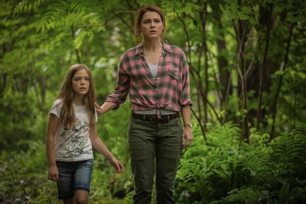 Bild 1 von 8: Ellie (Jeté Laurence, l.); Rachel (Amy Seimetz, r.)