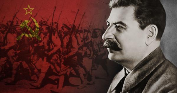 Bild 1 von 3: Aus dem russischen Bürgerkrieg entsteht eine neue Macht: die Sowjetunion. Lenin, Stalin und ihre Nachfolger schweißen das Land mit militärischer Macht gegen alle Widerstände zusammen.