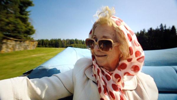 Bild 1 von 22: Im Bild: Bibiane Zeller (Tante Cornelia).