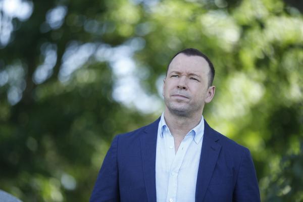 Bild 1 von 12: Danny (Donnie Wahlberg) ist nicht mehr der gleiche Cop, der er einmal war: Am Grab seines verstorbenen Bruders Joe, fängt Danny plötzlich an, seinen Job als Polizist in Frage zu stellen ...