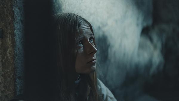 Bild 1 von 8: Mary Read wartet im Gefängnis auf ihre Hinrichtung. Doch eine Schwangerschaft bewahrt sie vor dem Strick.