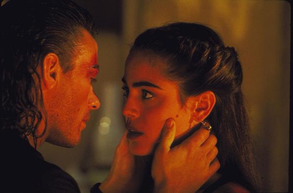 Bild 1 von 18: Auf der Suche nach einem spurlos verschwundenen Obdachlosen geraten Natasha (Yancy Butler, r.) und Chance (Jean-Claude Van Damme, l.) in die Schusslinie hemmungsloser Menschenjäger ...