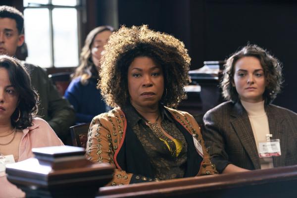 Bild 1 von 4: Viola 'Vi' Marsette (Lorraine Toussaint, M.)