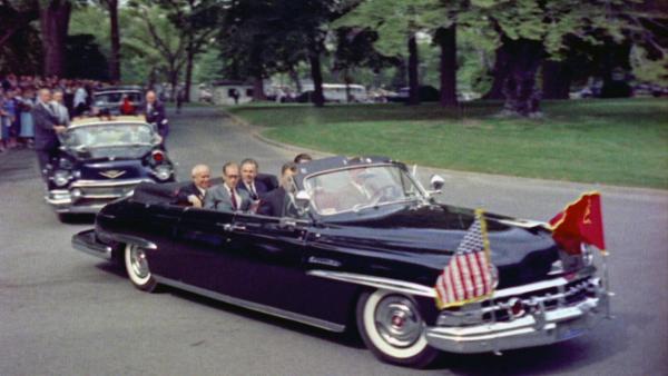 Bild 1 von 4: Im Bild: Die Reise seines Lebens am Höhepunkt des Kalten Krieges: Nikita Chruschtschow besucht als erster Sowjetchef im Herbst 1959 die USA.