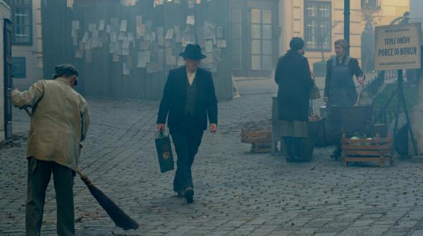 Bild 1 von 12: Der Serienmörder (Gerhard Liebmann) sucht ein Versteck.