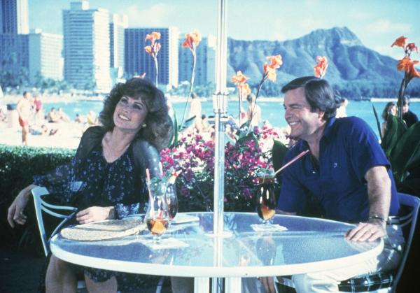 Bild 1 von 12: Jennifer Hart (Stefanie Powers, l.); Jonathan Hart (Robert Wagner, r.)