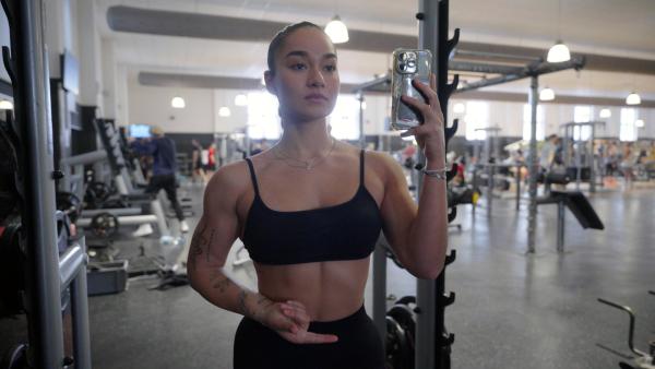 Bild 1 von 9: Definiert, stark, muskulös: Die Vorstellung vom perfekten Gym-Body setzt viele junge Frauen unter Druck.