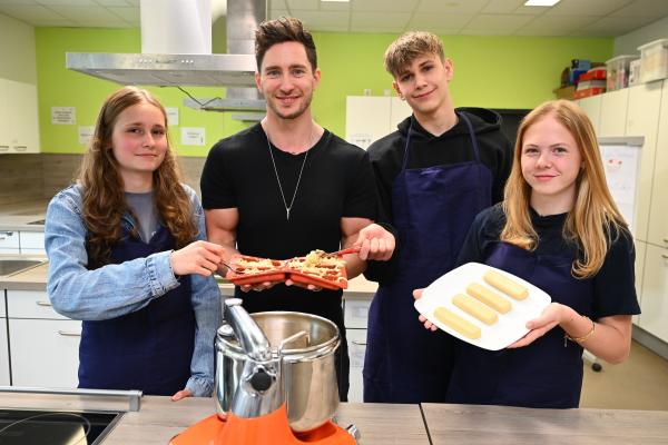 Bild 1 von 7: Von links: Lia Kohlmann, Doc Felix, Dean Walk und Mara Niehaus