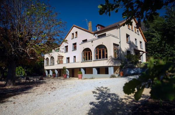 Bild 1 von 3: Im provenzalischen Ort Dieulefit entwickelte Marguerite Soubeyran in den 1930er Jahren ein revolutionäres Bildungsmodell: Die von ihr gegründete Schule stellte gemeinsames Arbeiten und intuitives Erkunden in den Vordergrund.