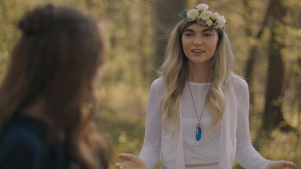 Bild 1 von 5: Hope Mikaelson (Danielle Rose Russell, l.); Lizzie Saltzman (Jenny Boyd, r.)