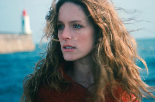 Bild 1 von 4: Camille (Stéphane Caillard) fragt sich, ob ihre Ehe mit Alexandre die richtige Entscheidung war.