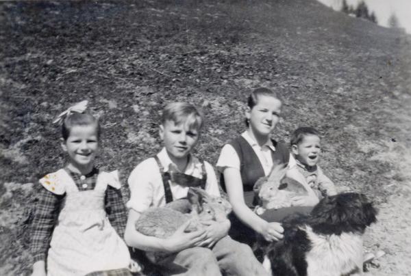 Bild 1 von 11: Annehmkinder - Die Kinder, die zu viel waren