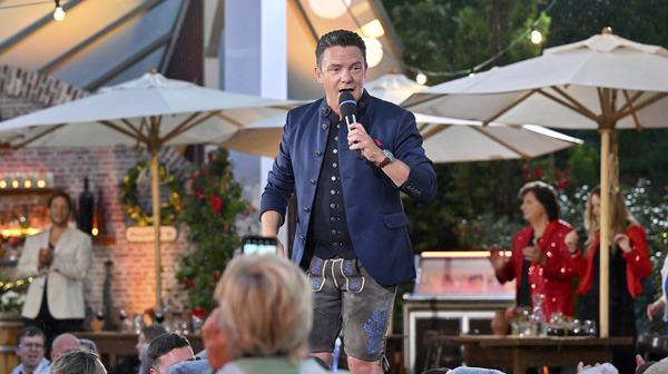 Bild 1 von 2: Stefan Mross beim Sommer-Spaß mit Andy Borg.