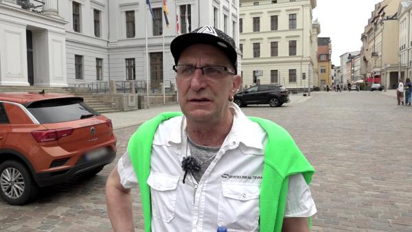 Bild 1 von 2: Torsten fährt in die Landeshauptstadt Schwerin, um sich ein schönes Geburtstagswochenende zu gönnen.