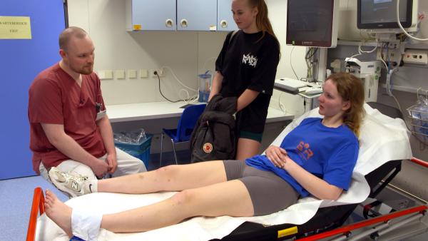 Bild 1 von 3: Eine sportbegeisterte Schülerin ist beim Trampolinspringen verunglückt und wird im Bundeswehrzentralkrankenhaus Koblenz behandelt