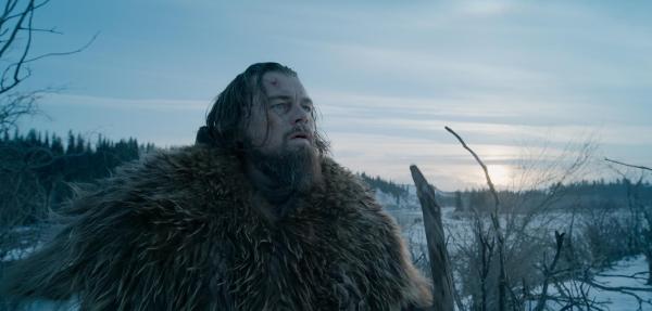 Bild 1 von 13: Zusammen mit einer Gruppe Gleichgesinnter macht sich der Fallensteller und Pelztier-Jäger Hugh Glass (Leonardo DiCaprio) auf den Weg in die winterlichen Wälder. Doch der Angriff von Arikaree-Indianern und einem Grizzly bringen den Trapper schließlich in Lebensgefahr ...