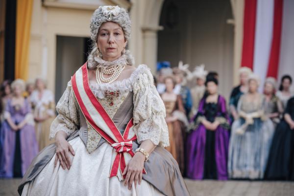 Bild 1 von 6: Ursula Strauss (Maria Theresia).