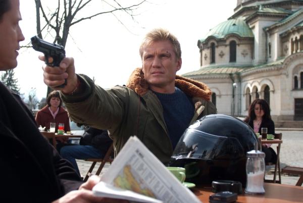 Bild 1 von 15: Erst viel zu spät geht Ex-Special-Forces-Soldat Mike Riggins (Dolph Lundgren, r.) auf, dass US-Strippenzieher Connelly (Michael Paré, l.) schon viel zu lange auf dieser Erde wandelt ...