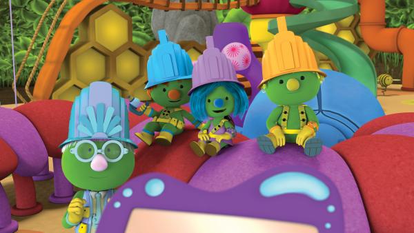 Bild 1 von 5: Bevor der neue Spielplatz eröffnet wird, macht Molly noch ein Gruppenfoto.