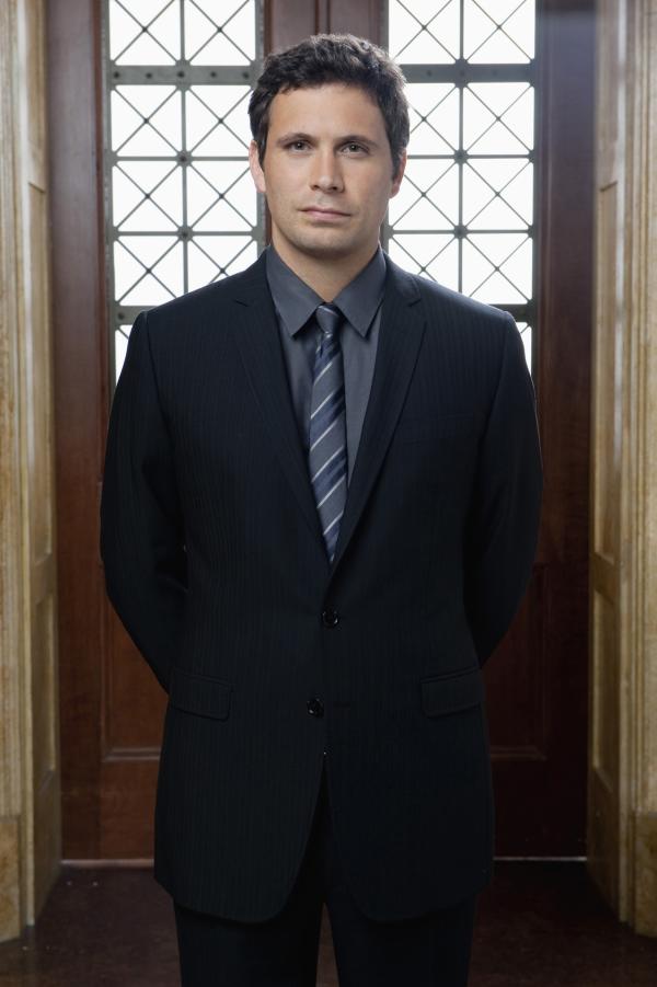 Bild 1 von 1: Jeremy Sisto as Cyrus Lupo -- Photo by: Virginia Sherwood/NBC