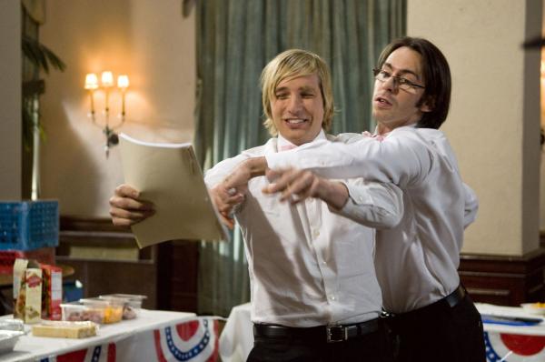 Bild 1 von 8: Kyle Bradway (Ryan Hansen, l.); Roman DeBeers (Martin Starr, r.)