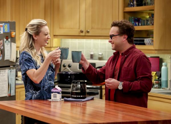 Bild 1 von 7: Penny (Kaley Cuoco, l.); Leonard (Johnny Galecki, r.)